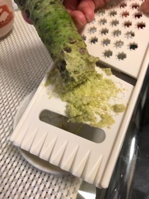 多良岳わさびを擦った写真