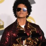 ブルーノマーズがライブで大激怒した相手は野崎萌香!謝罪や反省は?