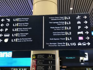 クアラルンプール空港内案内看板