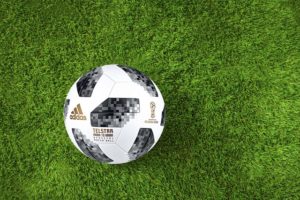 ロシアワールドカップ後にサッカー日本代表引退を発表した選手は誰？